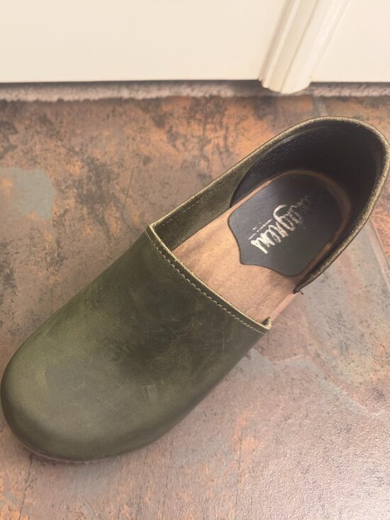 Sandgrens Shoes - Sandgrens Handmade Clog - olive size 6.5 (EU 37)